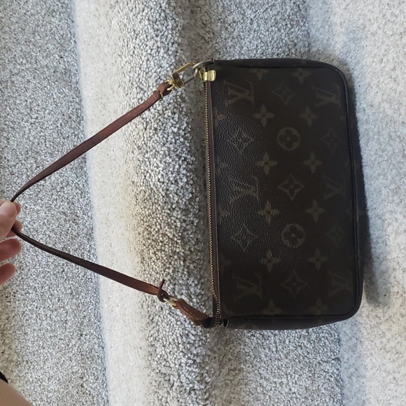 Louis Vuitton Monogram Pochette Authentic - Picture 2 of 8